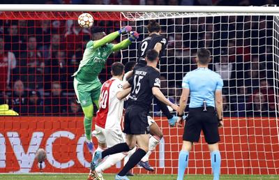 Surpriză uriașă la Amsterdam! Benfica o învinge pe Ajax și se califică în sferturile UCL