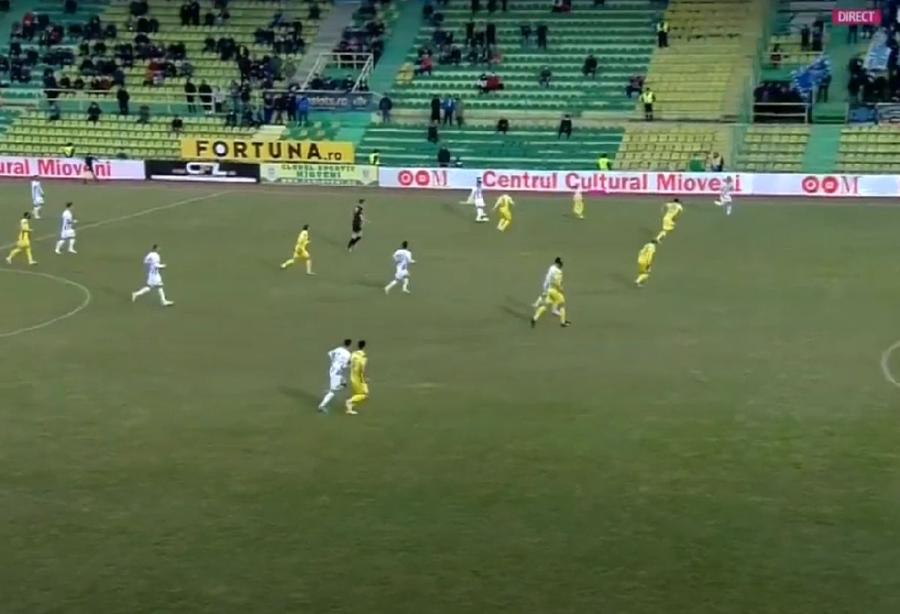Faza din care s-a născut primul gol al Craiovei a fost precedată de o poziție neregulamentară „Toți ne plâng de milă, noi rămânem fără puncte din cauza arbitrilor” » Apel disperat al unui club din Liga 1