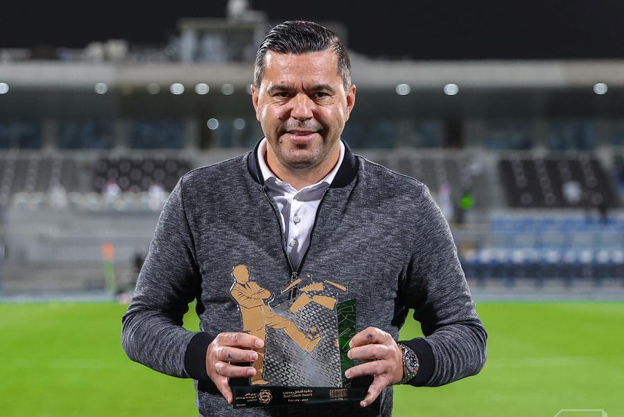 Cosmin Contra, antrenorul luni februarie în Arabia Saudită Cosmin Contra, la un pas să facă istorie în Arabia » Poate reuși ce nu au putut alți 20 de antrenori