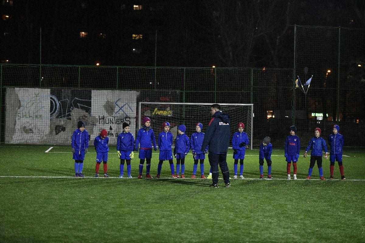 Combinată Steaua '80 - Ajax » GSP a asistat la antrenamentele Academiei CSA