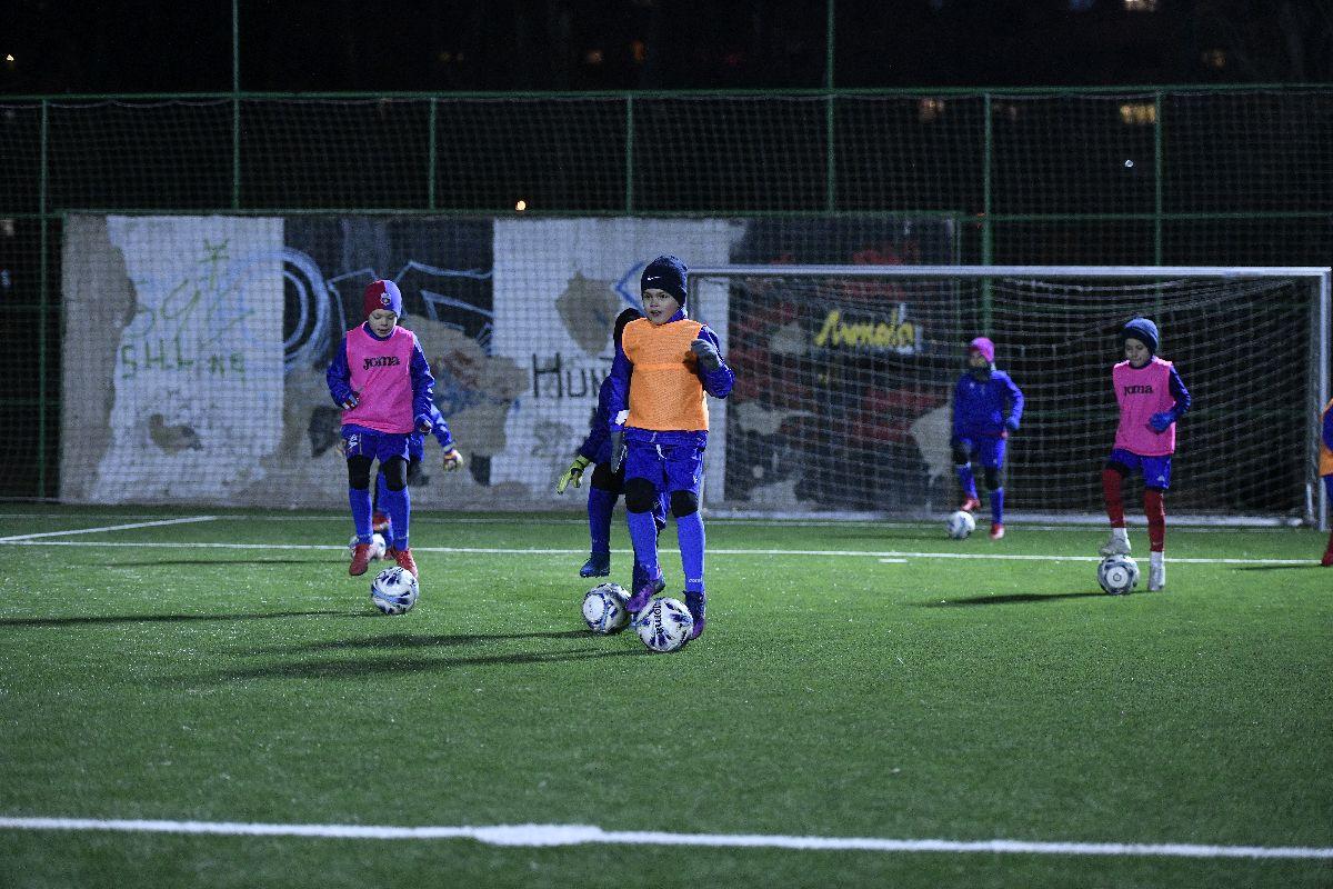 Combinată Steaua '80 - Ajax » GSP a asistat la antrenamentele Academiei CSA