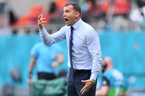 Andriy Shevchenko (45 de ani), legendă a fotbalului ucrainean, cere ca numele capitalei Ucrainei să fie scris și citit „Kyiv”, nu „Kiev”.
