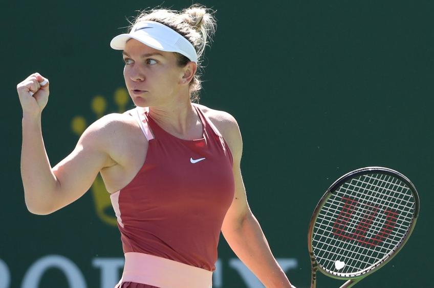 Sorana Cîrstea și Simona Halep, în drum spre terenul central de la Indian Wells / FOTO: Captură @Digi Sport