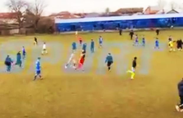 Bătaie generală la un meci din campionatul U19 al României: „Doi jucători au ajuns la spital, unul și-a pierdut cunoștința”