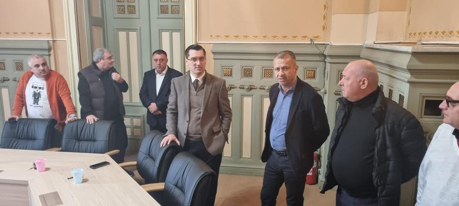 Burleanu a mers în campanie electorală la Craiova și s-a contrat cu un jurnalist: „Veți demisiona dacă nu ne calificăm la Euro 2024?”