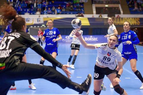 Handbalistele de la SCM Râmnicu Vâlcea au fost certate de oficialii clubului / Sursă foto: Sabin Malisevschi