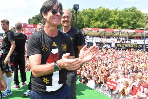 Joachim Low, sărbătorind titlul de campion Mondial câștigat în Brazilia // Foto: Getty Images