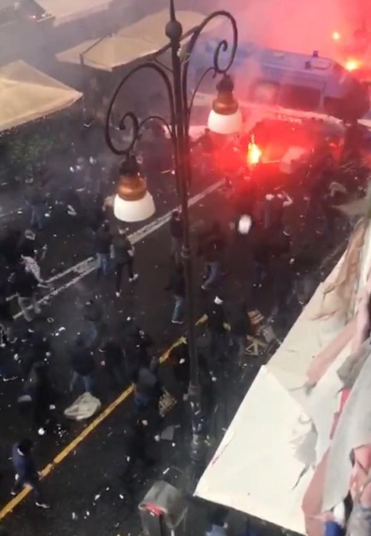 Prăpăd pe străzile din Napoli » Ce a rămas în urma celor 600 de ultrași germani