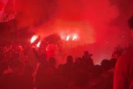 Spectacol total făcut de suporterii lui Dinamo în fața hotelului din Sibiu