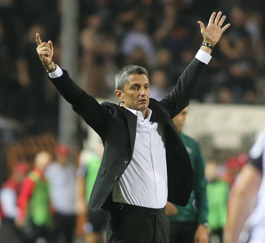 Răzvan Lucescu rămâne cu picioarele pe pământ: „Azi ești Dumnezeu, mâine ești prostul lumii”