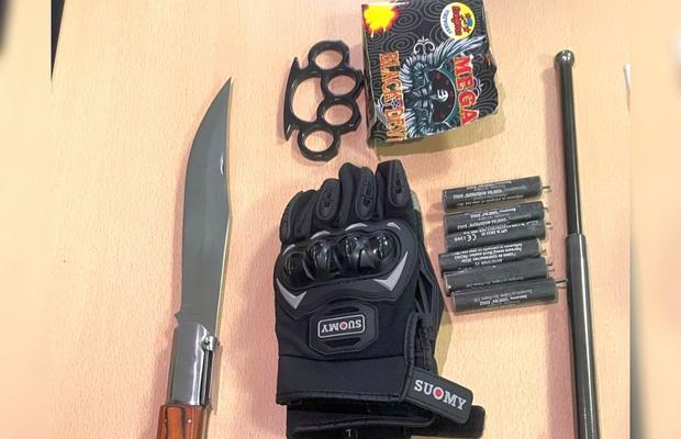 Autocarul cu suporterii Stelei a fost oprit de polițiști: le-au confiscat armele și i-au dus la secție!