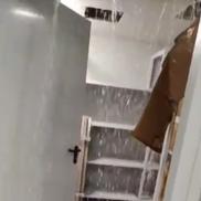 Șuvoaiele revărsate prin tavane au inundat vestiarele, culoarele și birourile din baza de pregătire a Fiorentinei / Foto: X La Repubblica