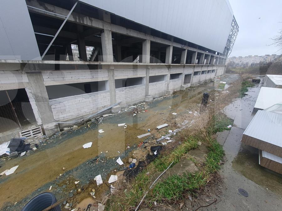 Constanța, raiul ruinelor! Polivalenta de pe litoral e șantierul groazei, iar prețul crește amețitor! + Pădurea din groapa „Farul” și alte trei baze sportive în stare jalnică