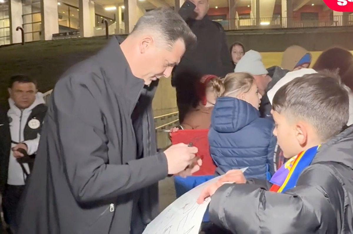 Cadre inedite în parcare, după FCSB - Metaloglobus » Gestul făcut de Mirel Rădoi