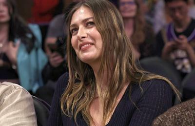 Sharapova l-a așteptat pe superstar pe culoarul de la vestiare » Momentul, surprins în fotografii