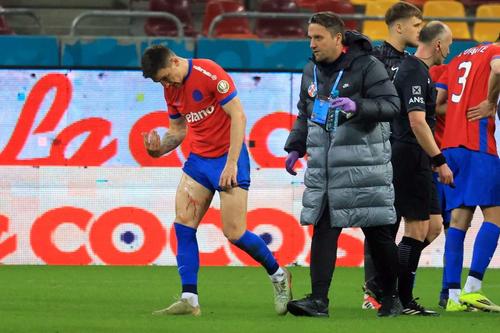 Daniel Graovac, cu nasul plin de sânge la FCSB - Metaloglobus/ foto Ionuț Iordache (GSP)