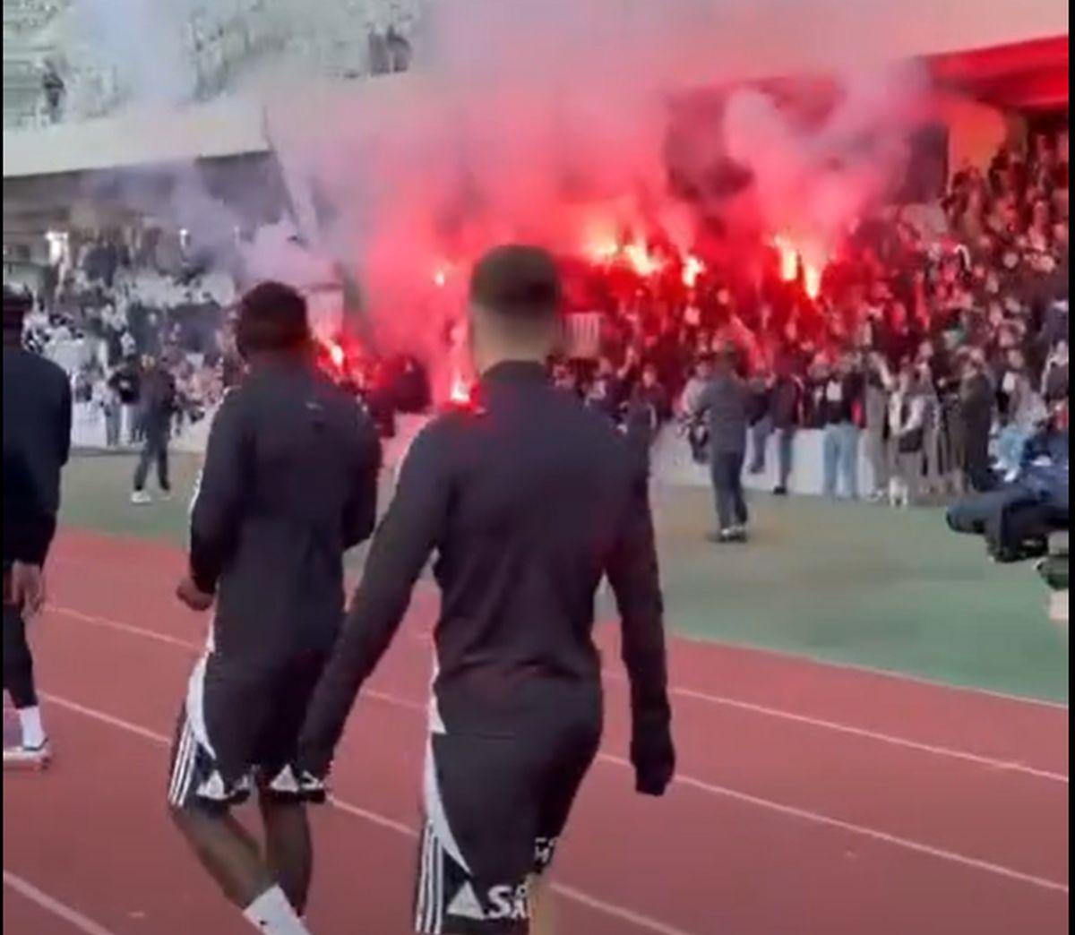 Torțe și fumigene la antrenament, înaintea derby-ului din Superliga
