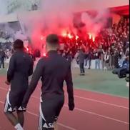 Fanii lui U Cluj, la antrenamentul echipei înainte de derby-ul cu CFR Cluj// foto: Facebook @U Cluj Fans