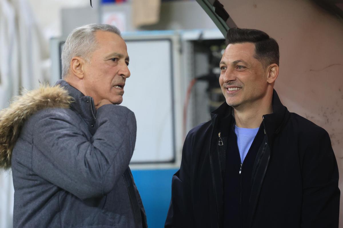 A coborât din lojă pentru a-l saluta pe Mirel Rădoi