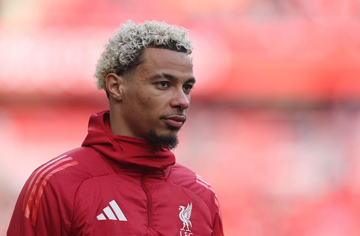 Orice ar face nu e suficient! Englezii l-au lăsat corijent pe Radu Drăgușin, pentru prestația din Liverpool - Tottenham