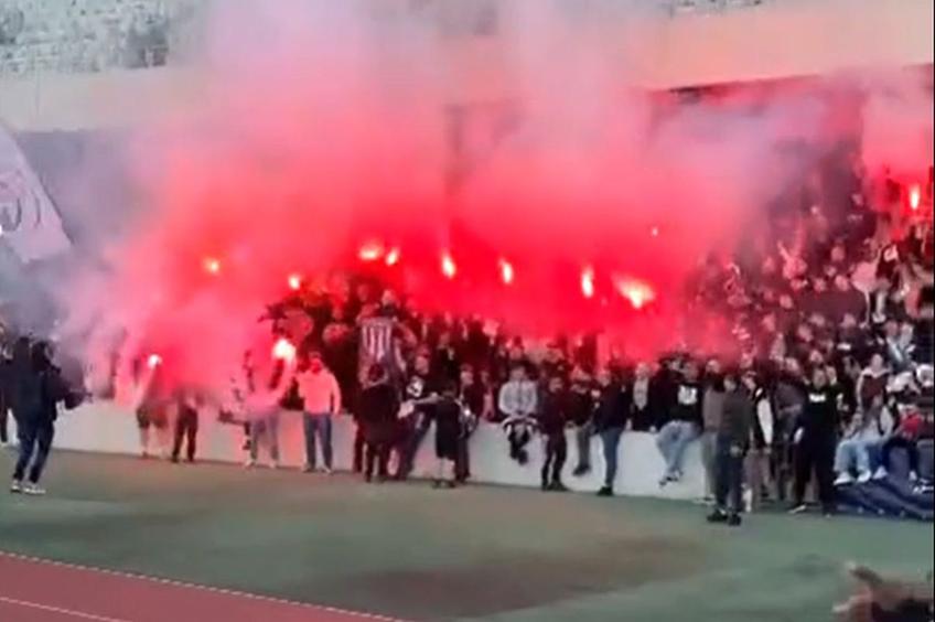 Suporterii lui U Cluj au aprins torțe la antrenamentul oficial