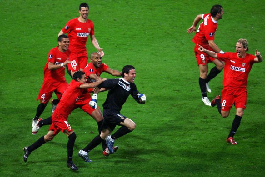 Andres Palop, celebrând alături de colegi triumful de la Glasgow. foto: Guliver/Getty Images