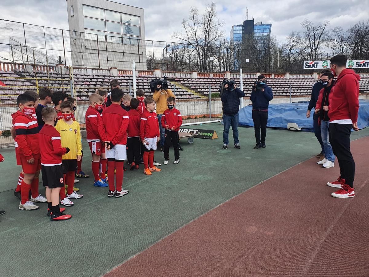 E antrenor la Dinamo, dar nu are milă de jucători: „Lipsiți de valoare, fără determinare. Sunt revoltat!”