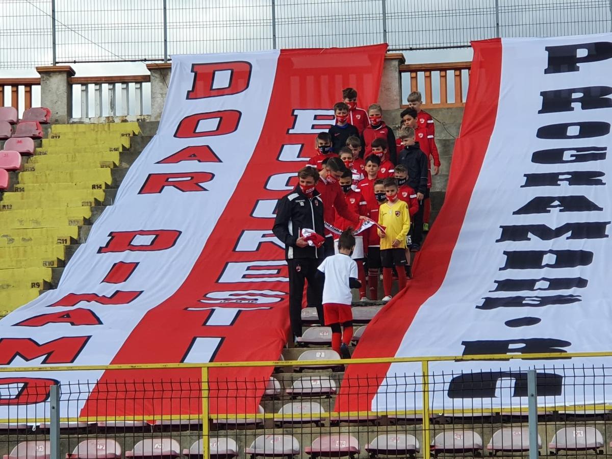 Mihai Eșanu a participat la o acțiune cu juniorii lui Dinamo și a vorbit despre pericolul retrogradării: „La meciuri nu facem ce ne propunem la antrenamente”