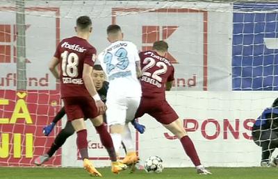 Fază controversată în Supercupă: CFR a cerut penalty, Radu Petrescu a dat „galben” pentru simulare » Iordănescu și Petrea s-au luat la ceartă!