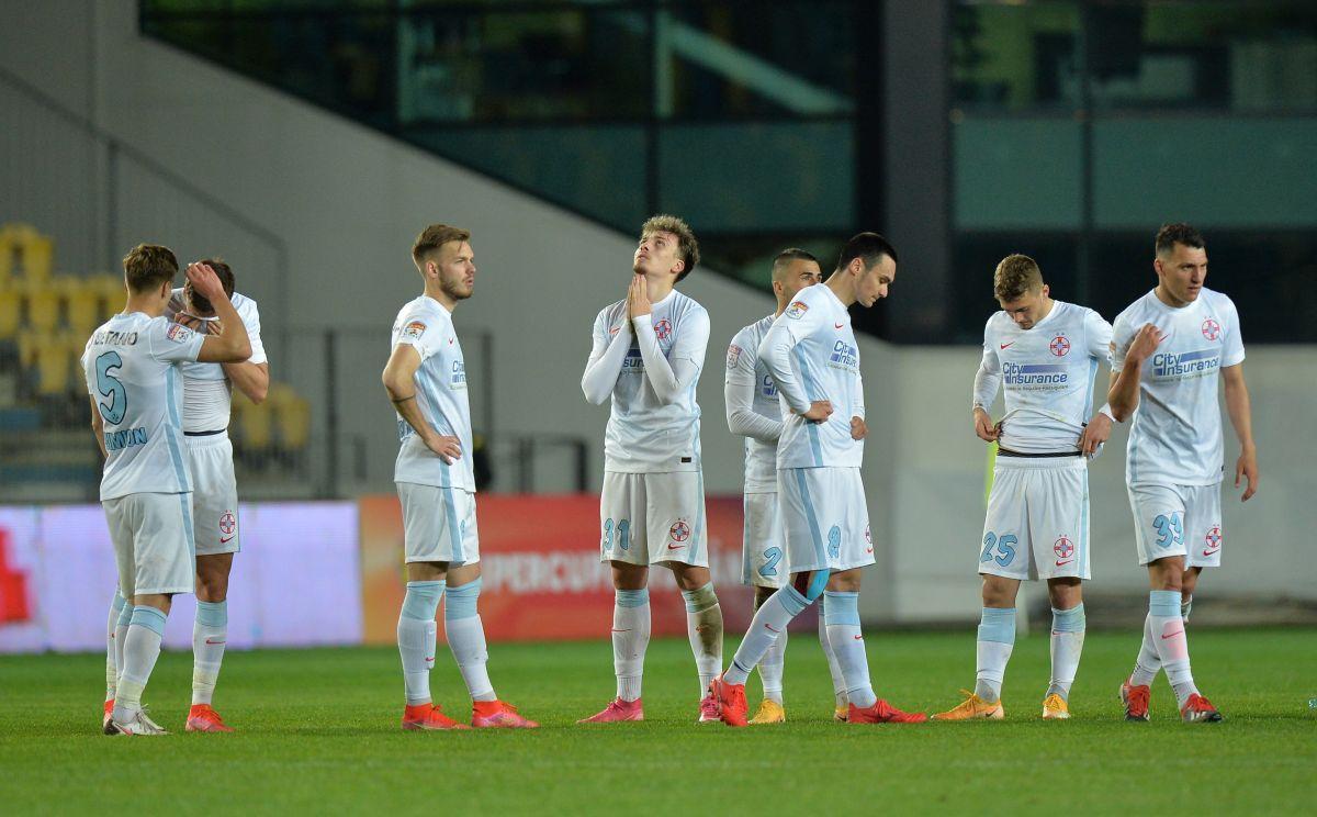 Ciprian Deac a cerut penalty în Supercupa CFR Cluj - FCSB! Radunovic „l-a luat pe sus” în careu