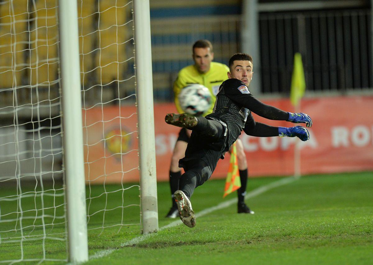 Sărbătoritul Andrei Vlad și Giedrius Arlauskis, cei mai buni de pe teren în Supercupă » Câţi elevi ai lui Petrea au primit 4