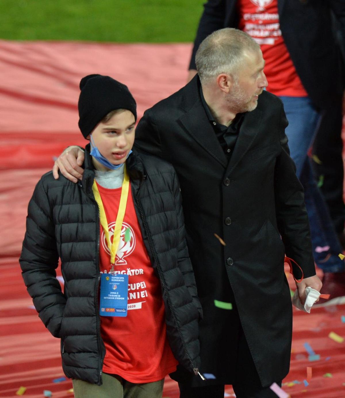 Ciprian Deac a cerut penalty în Supercupa CFR Cluj - FCSB! Radunovic „l-a luat pe sus” în careu
