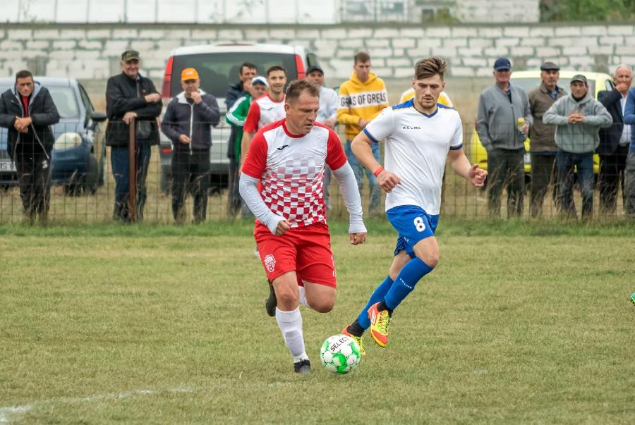 Marius Onofraș, în acțiune în Liga 4 / Sursă foto: Facebook@ Flacăra Erbiceni Îl recunoști? Un fost campion al României încă joacă, la 41 de ani: „Asta e singura mea motivație”
