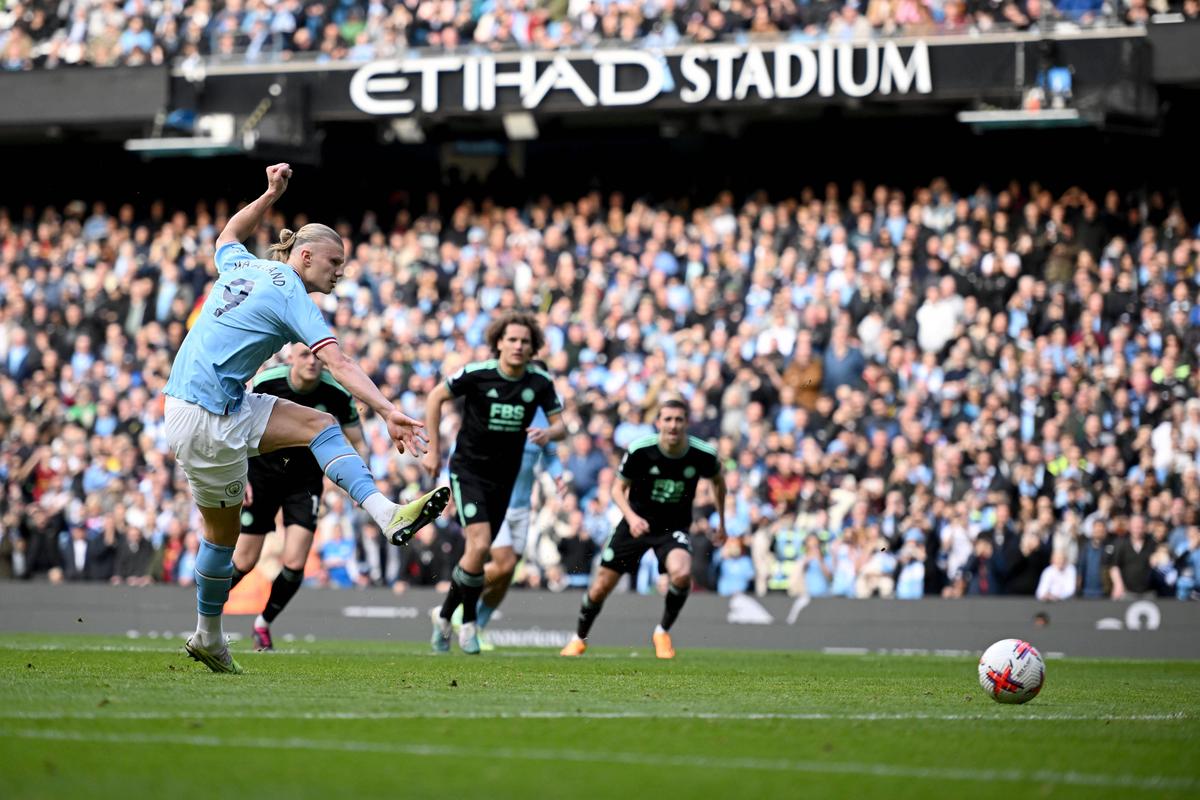 Manchester City îi suflă în ceafă lui Arsenal » Victorie fără emoții cu Leicester + Haaland a egalat recordul incredibil al lui Salah și mai are 8 meciuri!