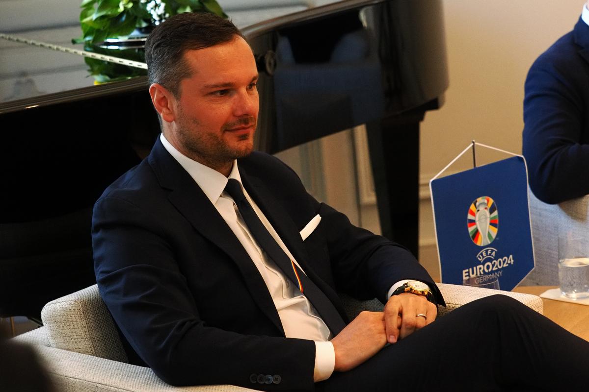 Fostul internațional neamț, conferință alături de ambasadorul Germaniei de la București: „Sunt optimist că România va trece mai departe de grupe la EURO”