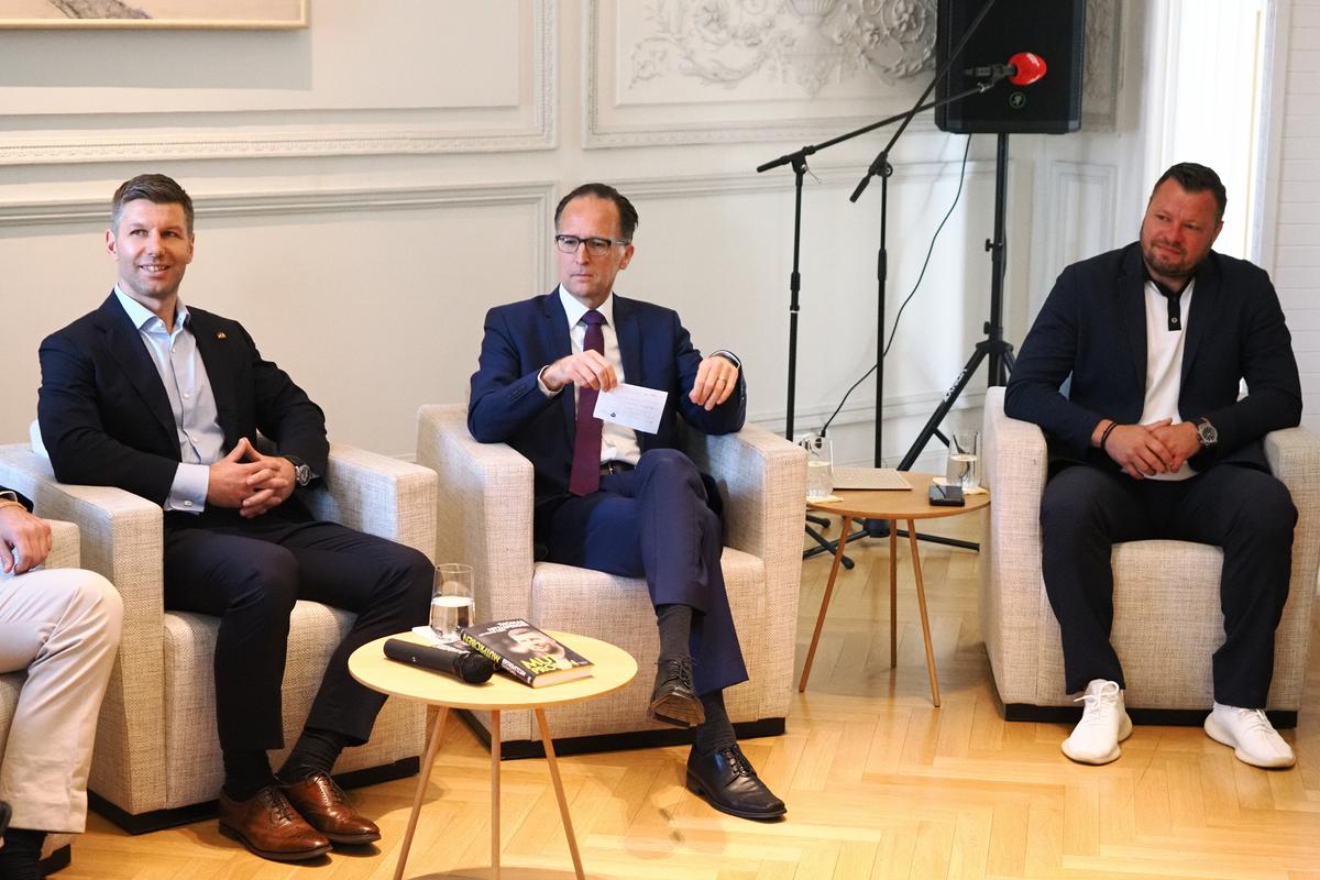Fostul internațional neamț, conferință alături de ambasadorul Germaniei de la București: „Sunt optimist că România va trece mai departe de grupe la EURO”