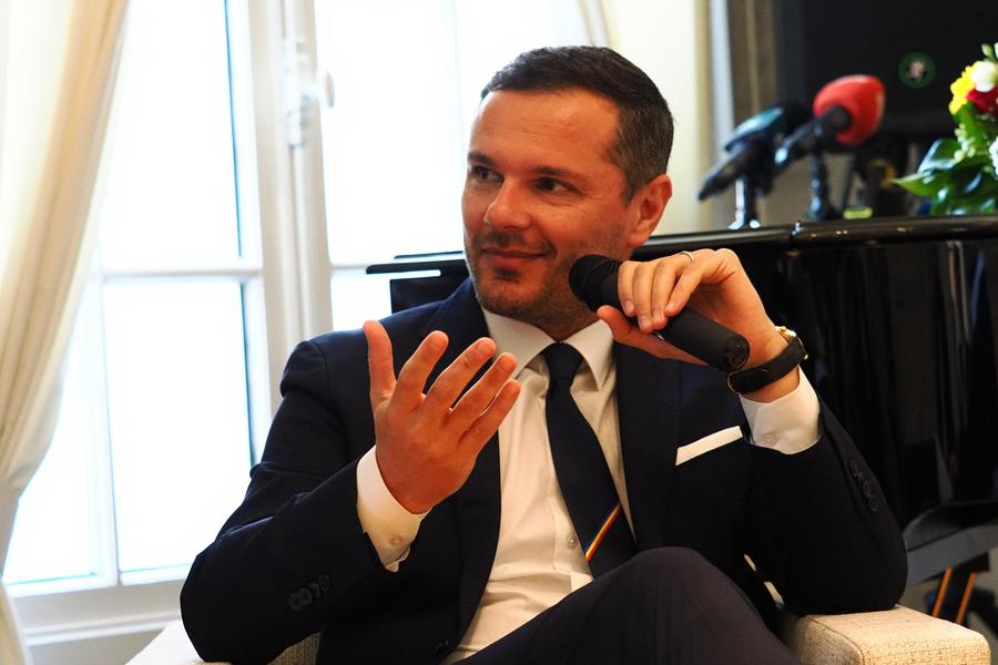 Vlad Munteanu este managerul operațional al Federației Române de Fotbal / FOTO: Ionuţ Iordache (GSP.ro) „Traduceri avem?” » Cum se comportă „Hagi” Luțu la cursurile de director sportiv: „E disperat!”