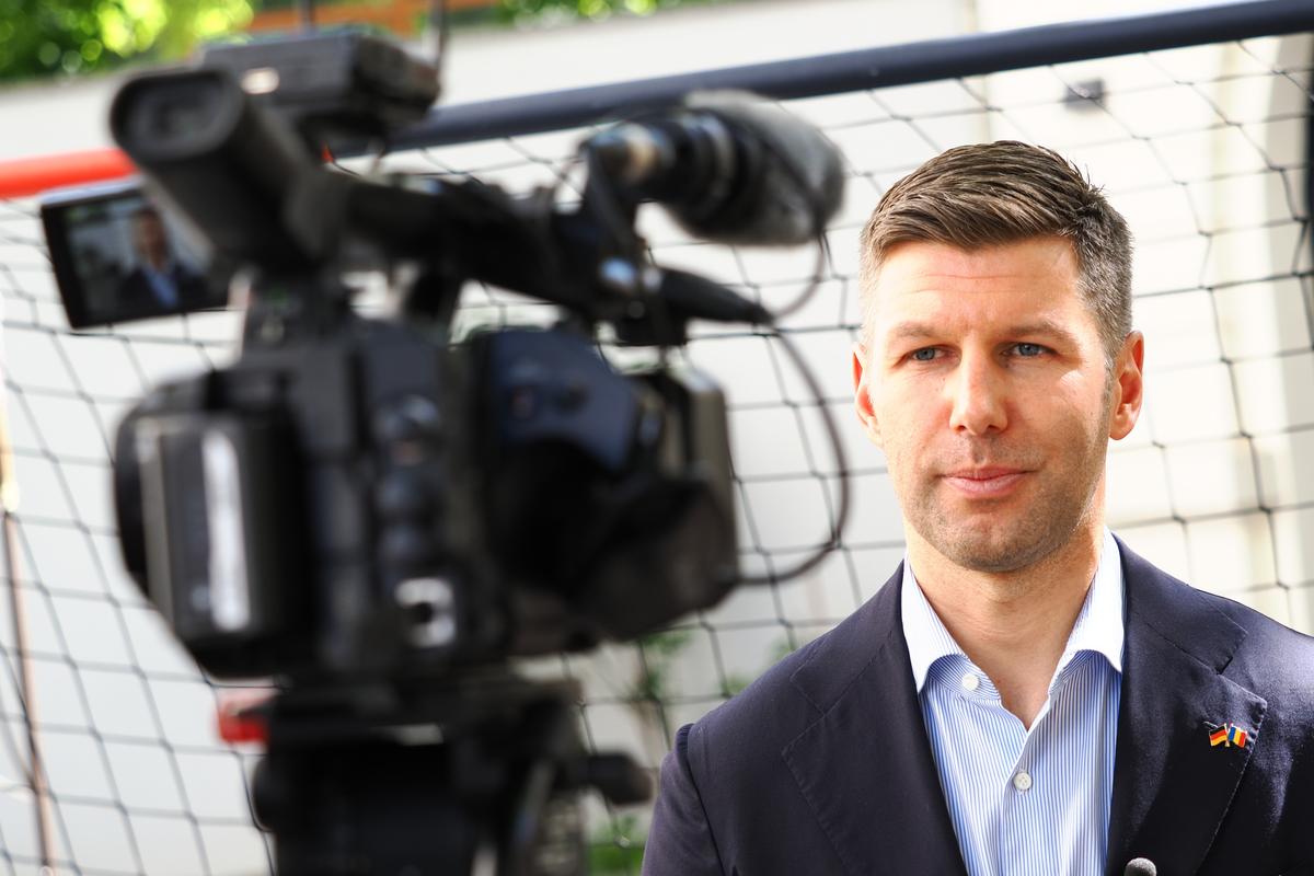 Fostul internațional neamț, conferință alături de ambasadorul Germaniei de la București: „Sunt optimist că România va trece mai departe de grupe la EURO”