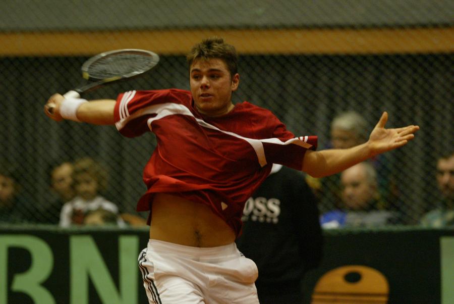 Tânărul Stan Wawrinka la București în 2004 FOTO Gazeta Sporturilor Stan Wawrinka își celebrează cariera într-un meci demonstrativ la București, alături de Karen Khachanov, Horia Tecău și Marius Copil