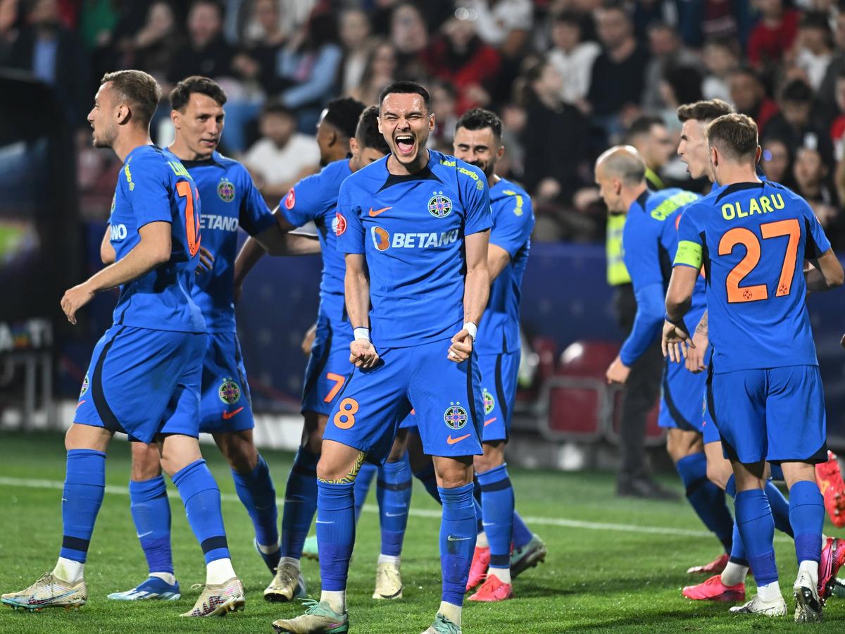 Imagine spectaculoasă surprinsă de fotoreporterul GSP » Cum i-au făcut Târnovanu și Florinel Coman fericiți pe copiii din Cluj-Napoca