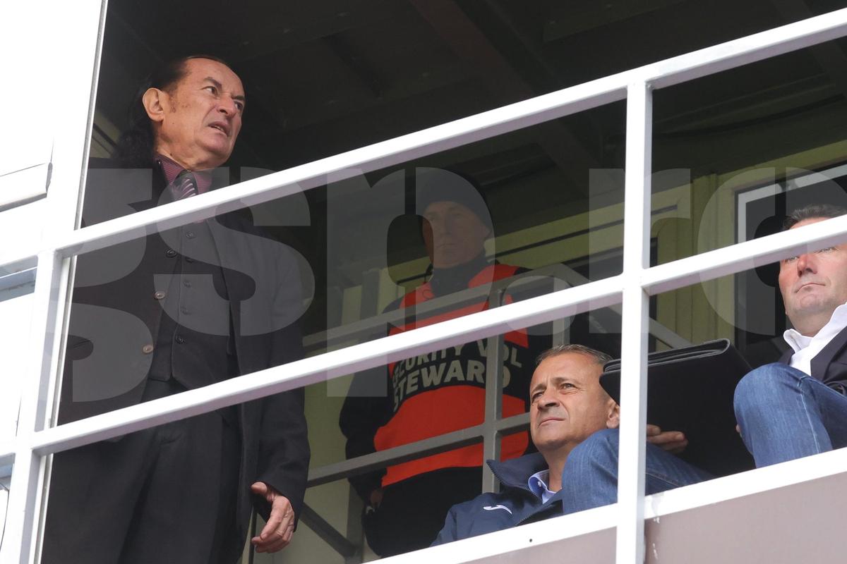 Cum arată acum controversatul Miron Cozma » A fost în tribune la Voluntari - FC Argeș, lângă oficialul FRF