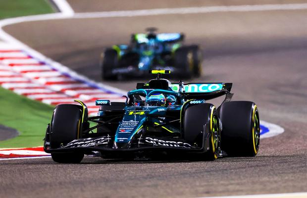 Fernando Alonso despre neputința de la Aston Martin: „Mașina noastră moare în virajele lente”