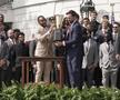 JD Vance a scăpat trofeul chiar în fața lui Donald Trump