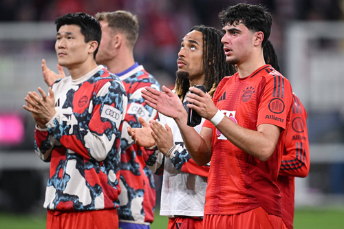 Kim Min-jae (stânga) ar putea părăsi Bayern din vară după criticile directorului sportiv Max Eberl, după derby-ul cu Dortmund, 2-2. FOTO: Imago