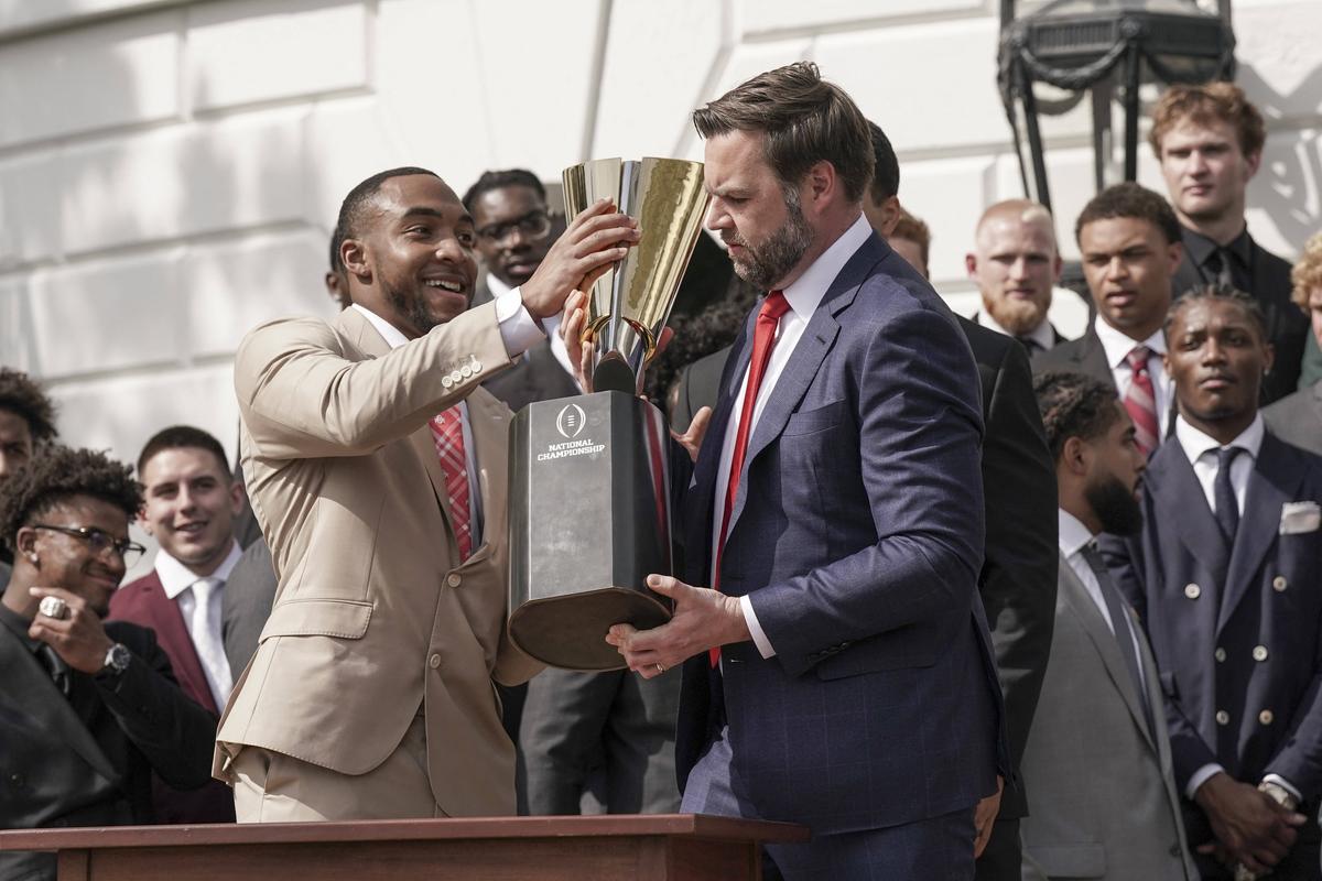 Moment penibil cu JD Vance, sub ochii lui Donald Trump » A comis-o ca Florin Talpan!