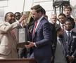 JD Vance a scăpat trofeul chiar în fața lui Donald Trump
