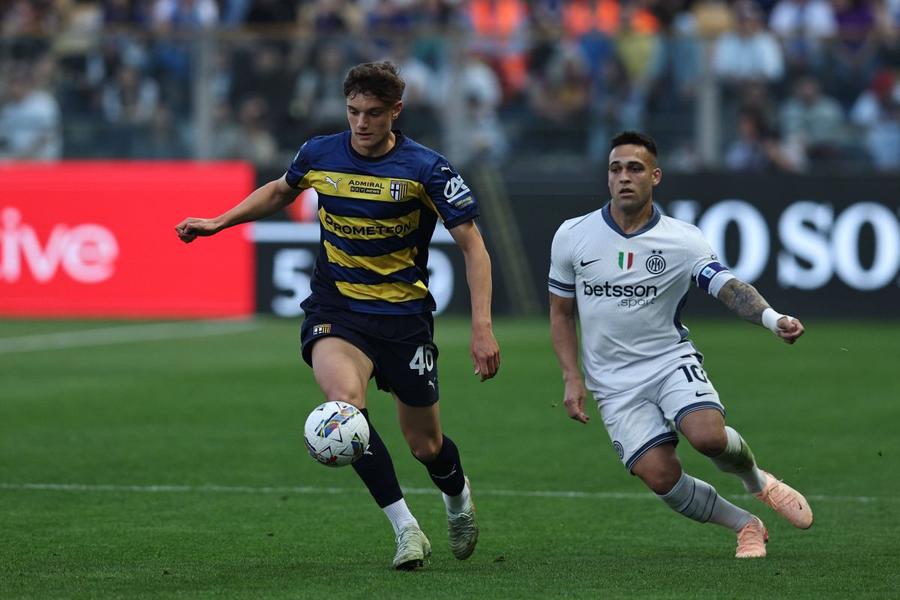 Atenție, Chivu! Jucătorul neglijat de fostul antrenor al Parmei a pătruns pe radarul a doi granzi din Serie A!