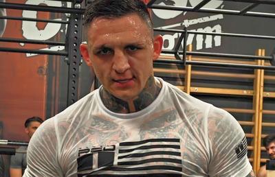A luptat o repriză, apoi a rămas în colțul lui și a refuzat să continue » Criticat dur de fanii MMA, luptătorul a explicat ce s-a întâmplat