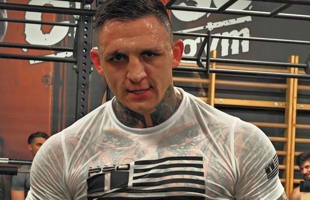 A luptat o repriză, apoi a rămas în colțul lui și a refuzat să continue » Criticat dur de fanii MMA, luptătorul a explicat ce s-a întâmplat