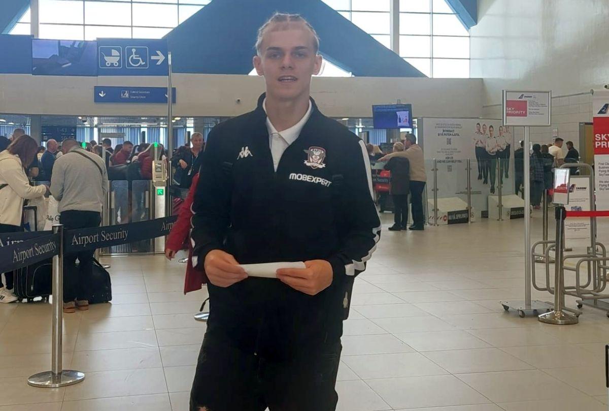 Zeci de mii de kilometri, tot atâtea sacrificii » Fascinanta poveste a dinamovistului recrutat din cealaltă parte a țării. Naveta Lupeni - București pentru un vis: „N-am ținut cont de nimic!” + Confesiuni emoționante ale mamei fotbalistului